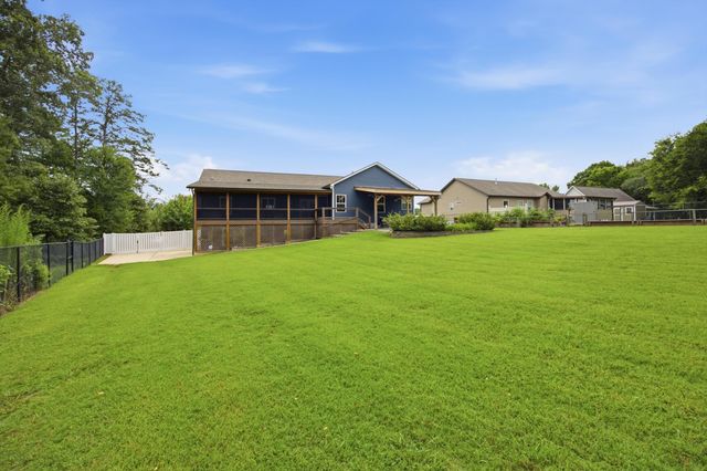 1723 Mccallie Ferry Road, Soddy Daisy, TN 37379