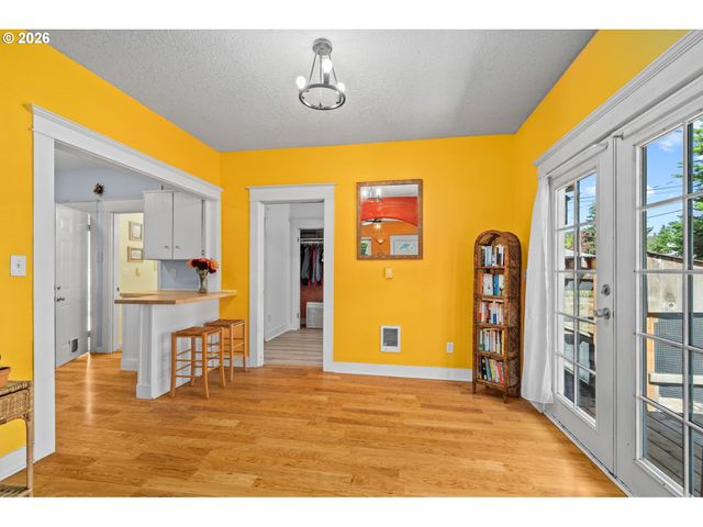 380 E BERKELEY St, Gladstone, OR 97027