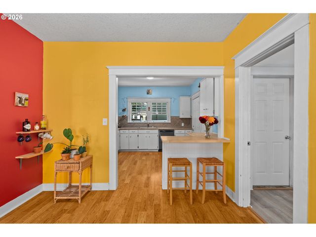 380 E BERKELEY St, Gladstone, OR 97027