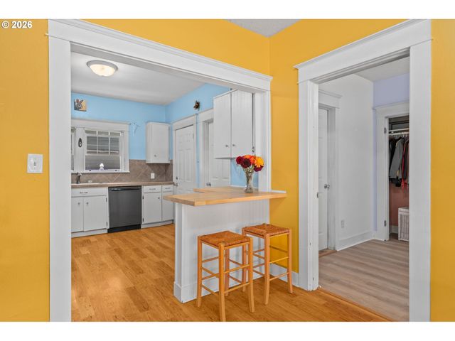 380 E BERKELEY St, Gladstone, OR 97027
