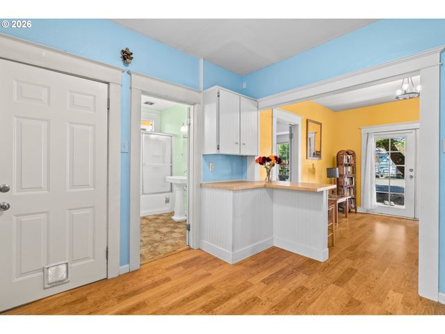 380 E BERKELEY St, Gladstone, OR 97027
