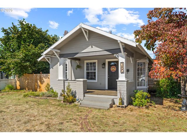 380 E BERKELEY St, Gladstone, OR 97027