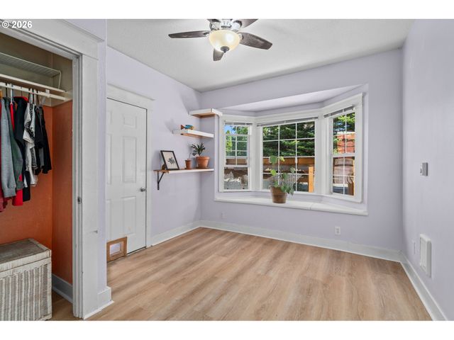 380 E BERKELEY St, Gladstone, OR 97027