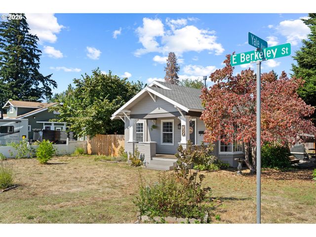380 E BERKELEY St, Gladstone, OR 97027
