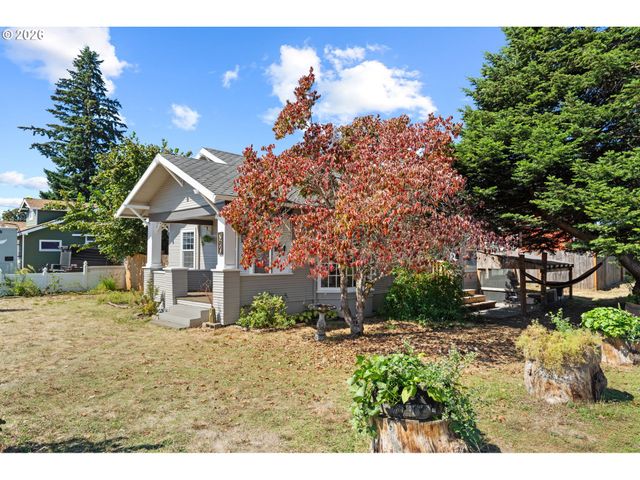 380 E BERKELEY St, Gladstone, OR 97027
