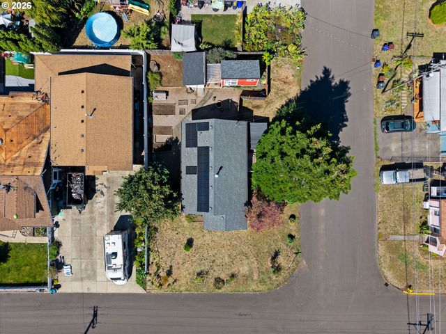 380 E BERKELEY St, Gladstone, OR 97027