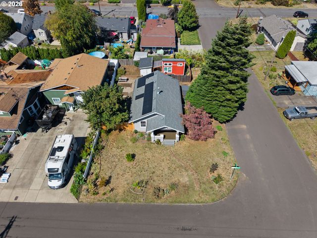 380 E BERKELEY St, Gladstone, OR 97027