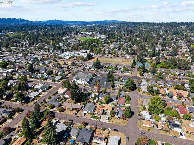 380 E BERKELEY St, Gladstone, OR 97027