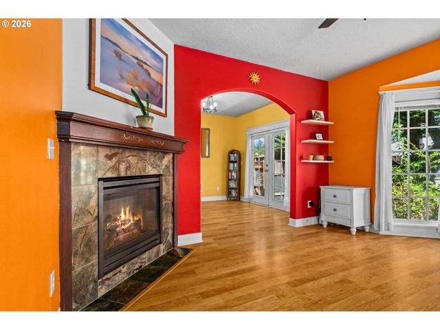 380 E BERKELEY St, Gladstone, OR 97027