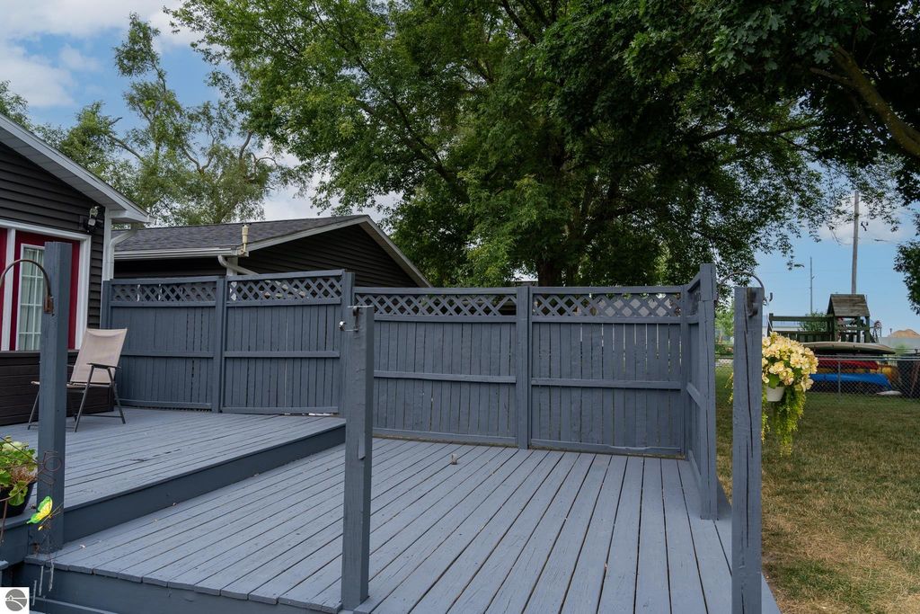 Image 16 of property listing at 522 N 2nd Street, Shepherd, MI 48883