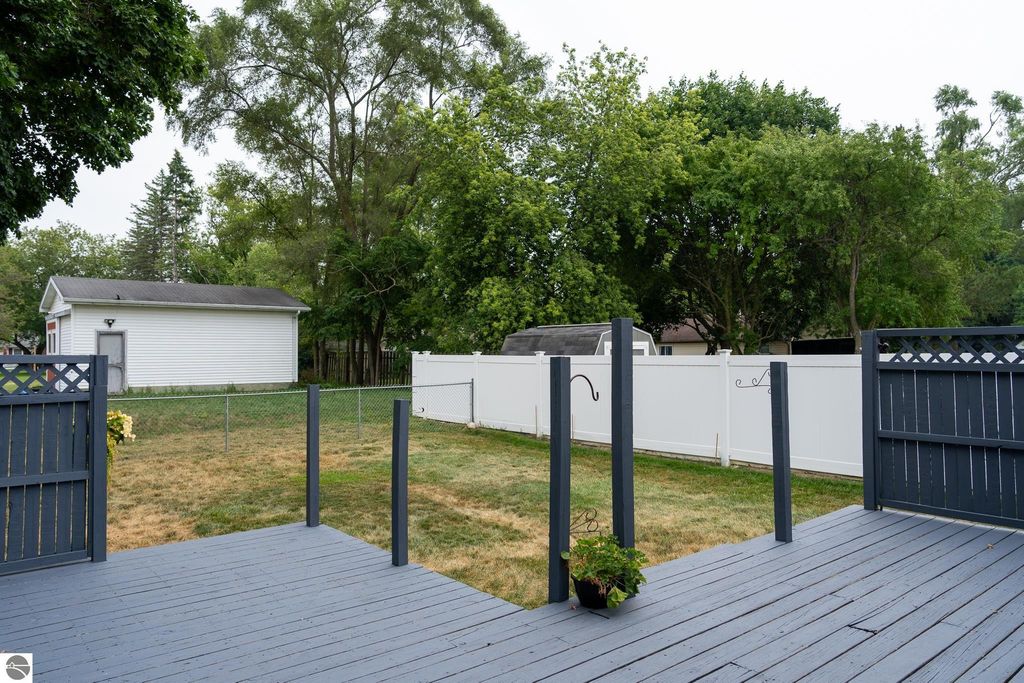 Image 18 of property listing at 522 N 2nd Street, Shepherd, MI 48883