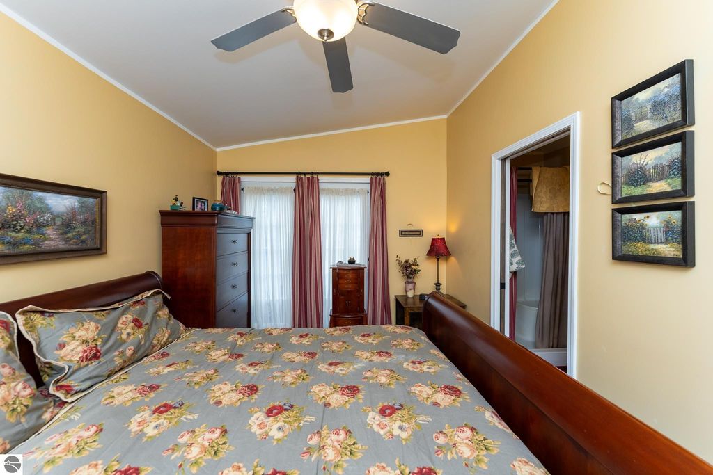 Image 27 of property listing at 522 N 2nd Street, Shepherd, MI 48883
