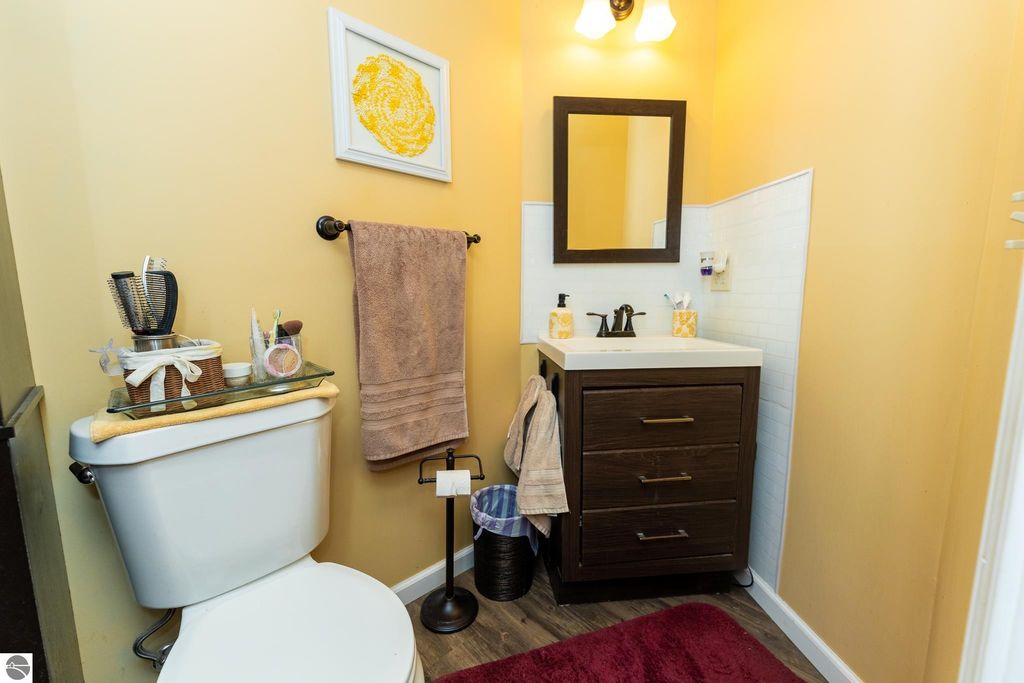 Image 30 of property listing at 522 N 2nd Street, Shepherd, MI 48883