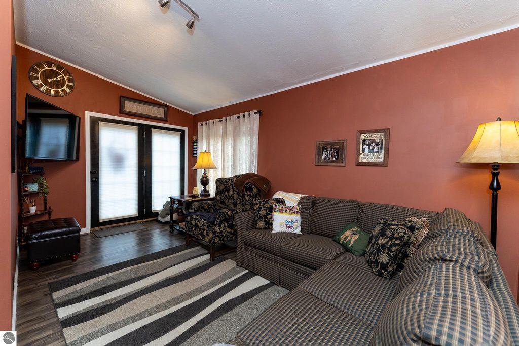 Image 32 of property listing at 522 N 2nd Street, Shepherd, MI 48883