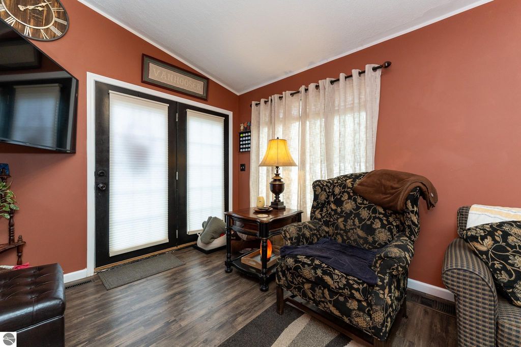 Image 34 of property listing at 522 N 2nd Street, Shepherd, MI 48883