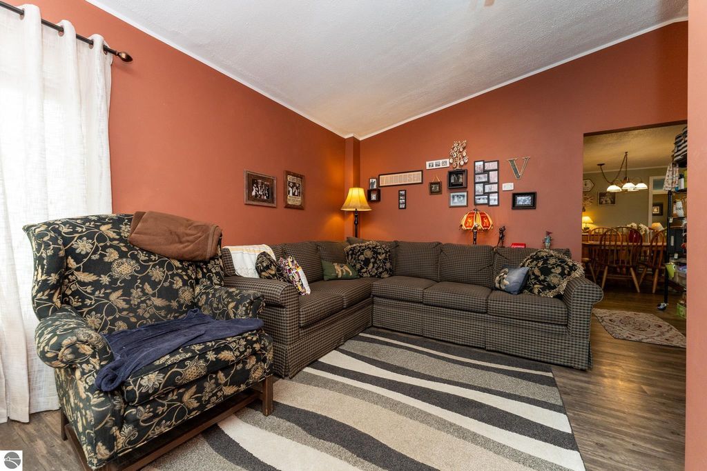 Image 36 of property listing at 522 N 2nd Street, Shepherd, MI 48883