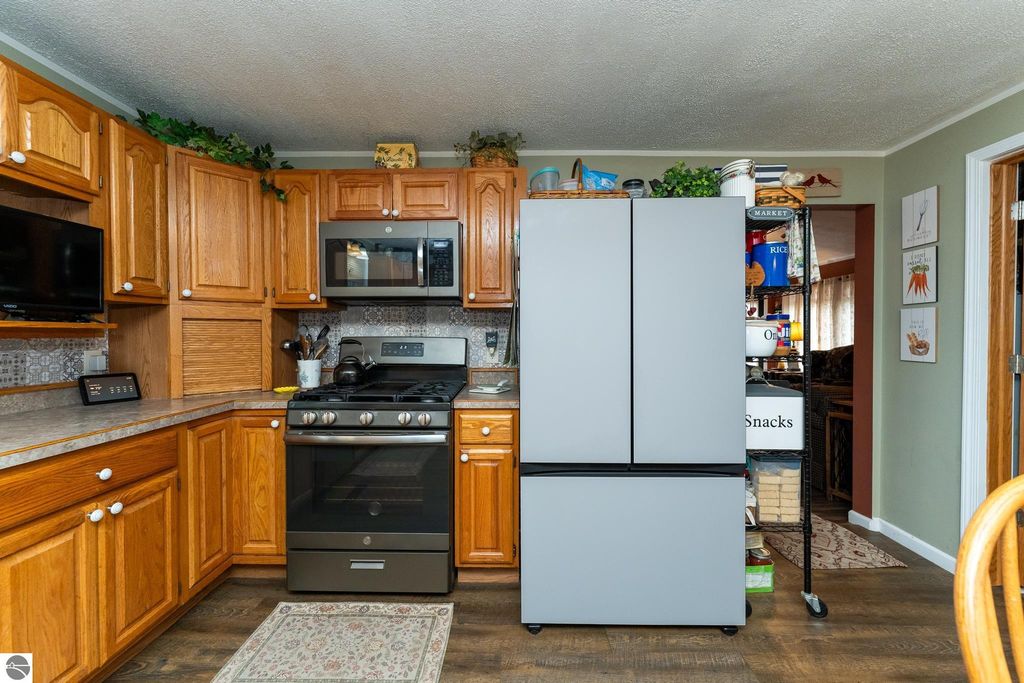 Image 39 of property listing at 522 N 2nd Street, Shepherd, MI 48883