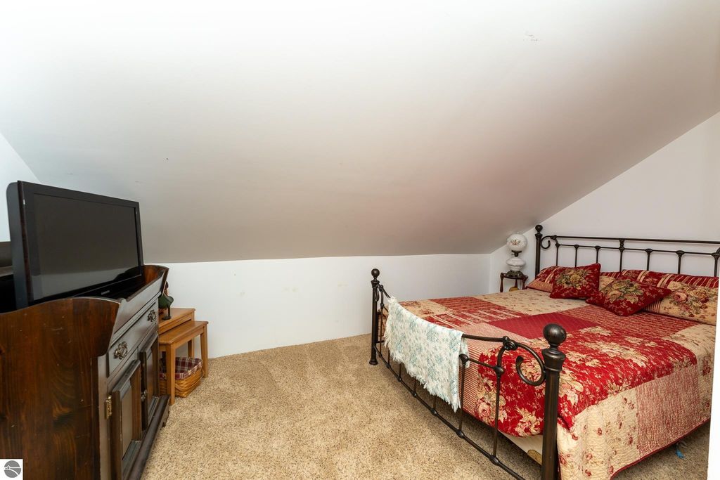 Image 62 of property listing at 522 N 2nd Street, Shepherd, MI 48883