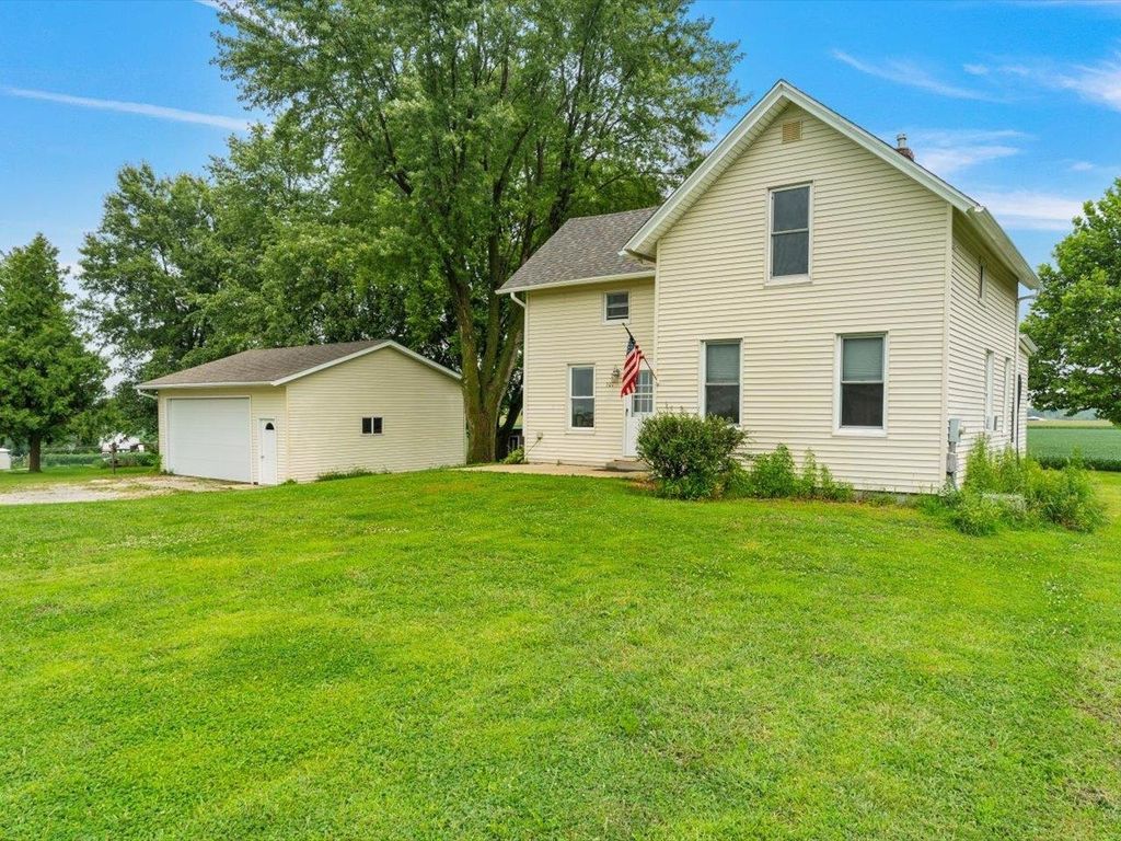 301 1st Street, Long Grove, IA 52756