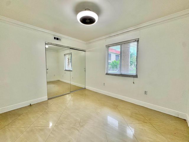 6074 FOREST HILL Boulevard 107, West Palm Beach, FL 33415