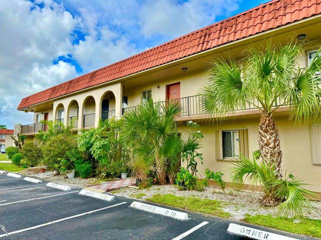 6074 FOREST HILL Boulevard 107, West Palm Beach, FL 33415