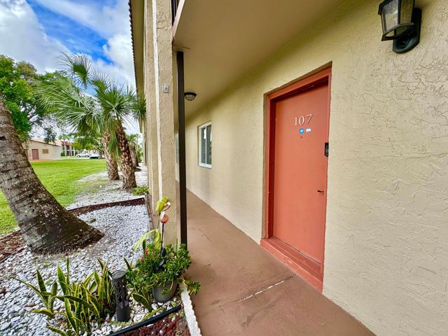 6074 FOREST HILL Boulevard 107, West Palm Beach, FL 33415