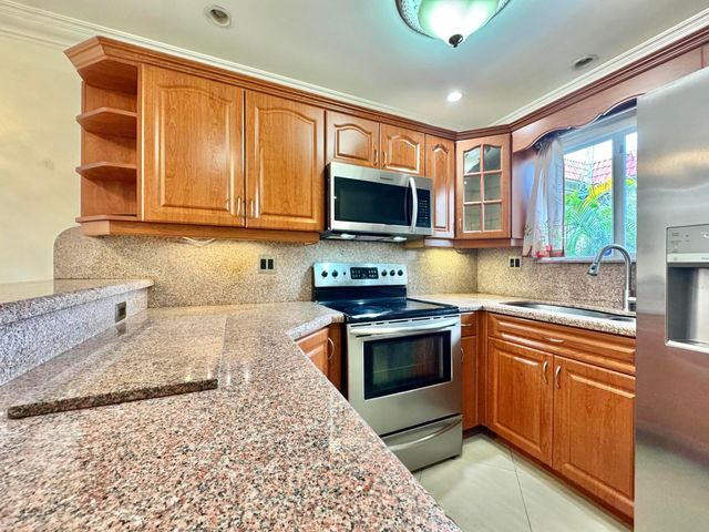 6074 FOREST HILL Boulevard 107, West Palm Beach, FL 33415
