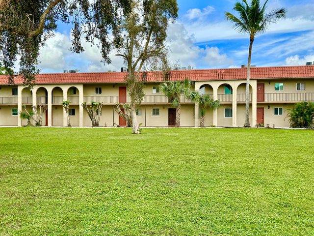 6074 FOREST HILL Boulevard 107, West Palm Beach, FL 33415