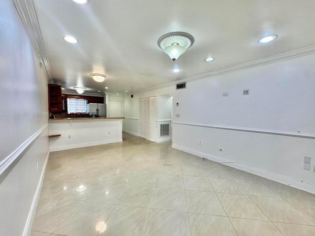 6074 FOREST HILL Boulevard 107, West Palm Beach, FL 33415