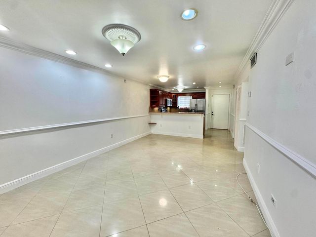 6074 FOREST HILL Boulevard 107, West Palm Beach, FL 33415