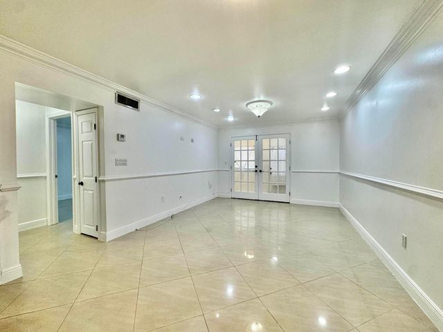 6074 FOREST HILL Boulevard 107, West Palm Beach, FL 33415