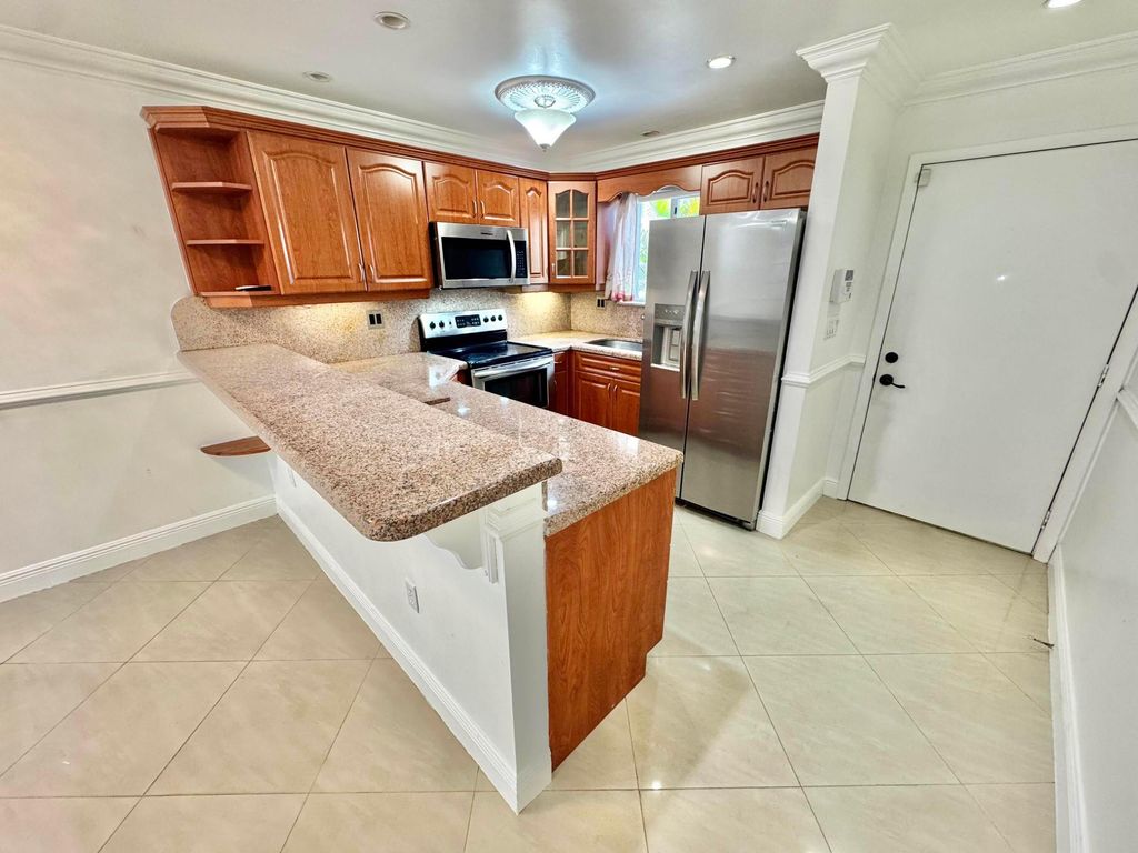 6074 FOREST HILL Boulevard 107, West Palm Beach, FL 33415