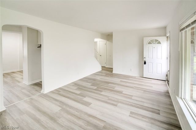 4706 W 158th Street, Cleveland, OH 44135