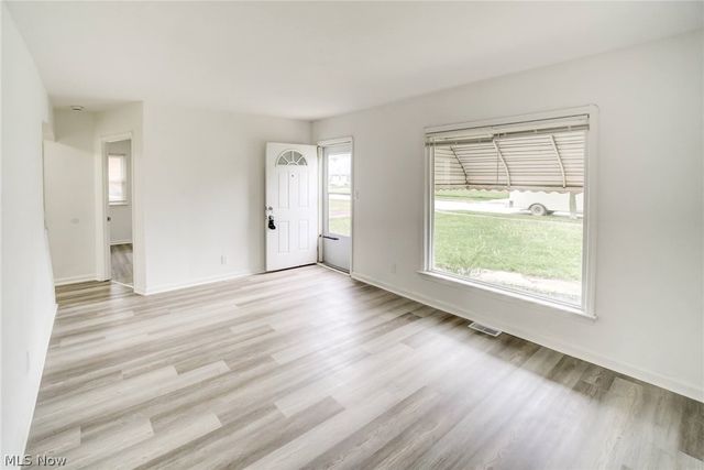 4706 W 158th Street, Cleveland, OH 44135