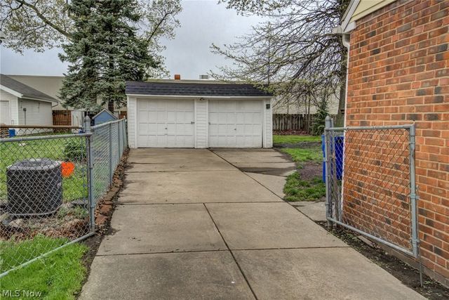 4706 W 158th Street, Cleveland, OH 44135