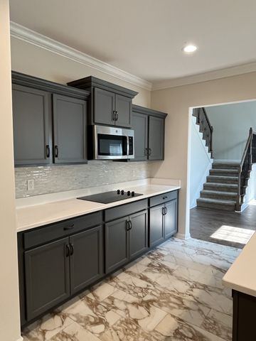 1775 Oak Forest Dr, Clarksville, TN 37043