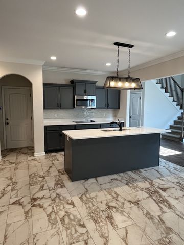 1775 Oak Forest Dr, Clarksville, TN 37043