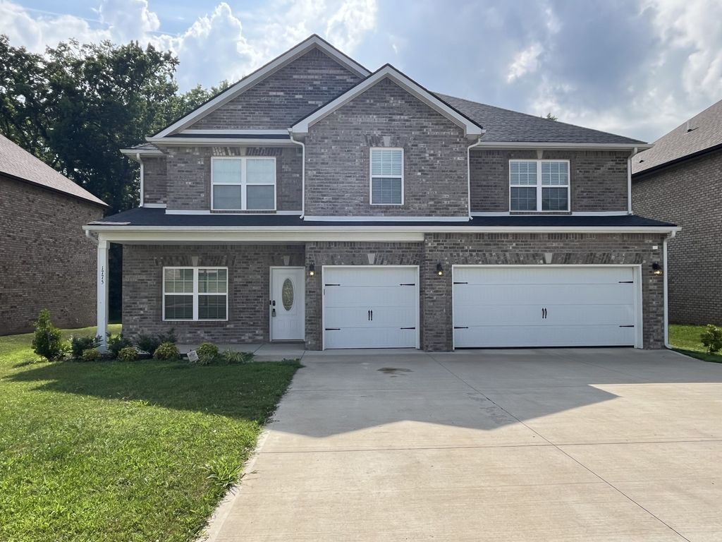 1775 Oak Forest Dr, Clarksville, TN 37043