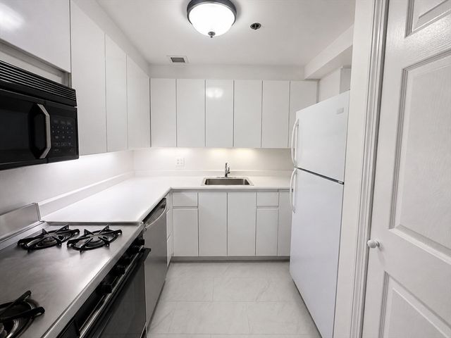 170 Tremont St 205, Boston, MA 02111