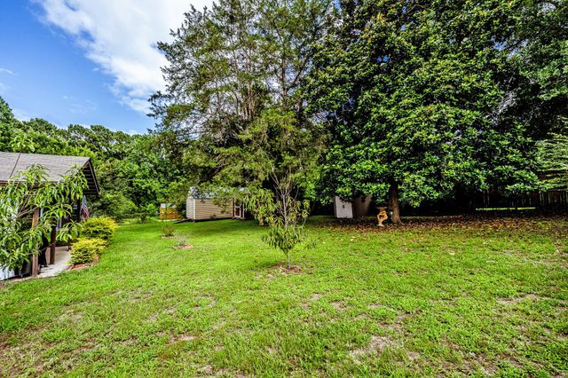 2202 Easley Circle, Huntsville, TX 77320