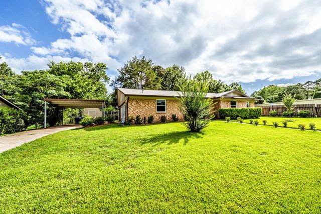 2202 Easley Circle, Huntsville, TX 77320