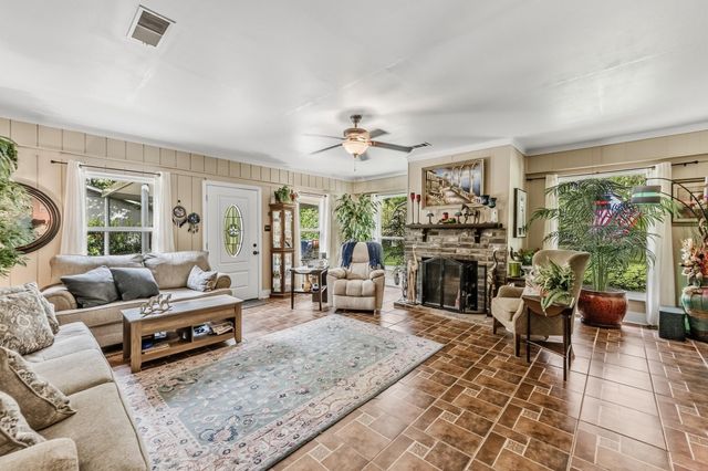 2202 Easley Circle, Huntsville, TX 77320