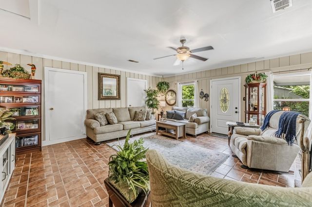 2202 Easley Circle, Huntsville, TX 77320