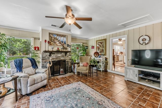2202 Easley Circle, Huntsville, TX 77320