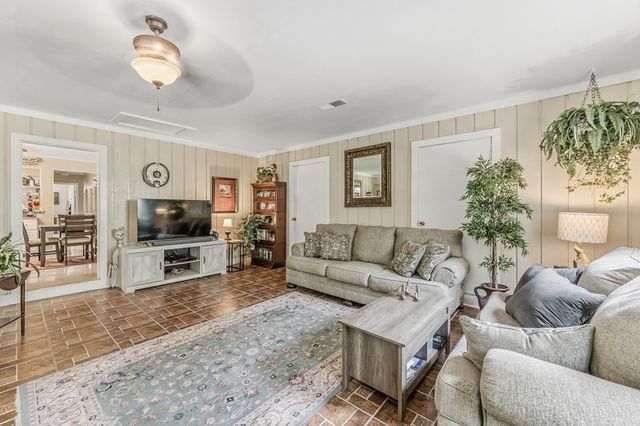 2202 Easley Circle, Huntsville, TX 77320