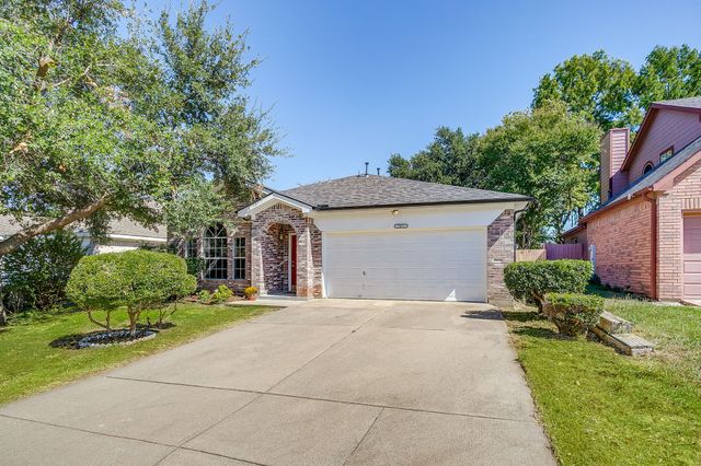 7452 Blackthorn Drive, Fort Worth, TX 76137