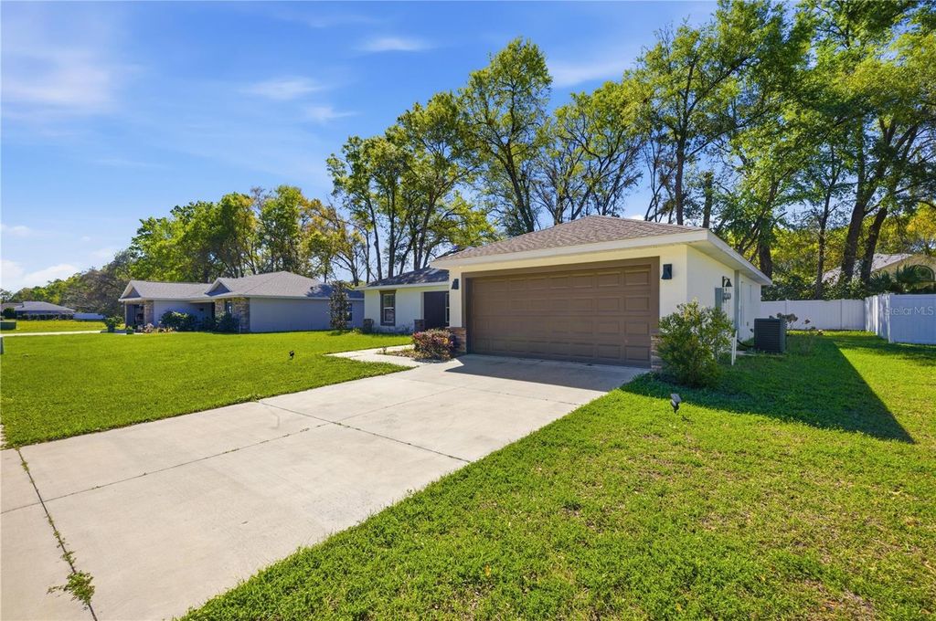 Image 3 of property listing at 6870 SW 109TH LANE, Ocala, FL 34476