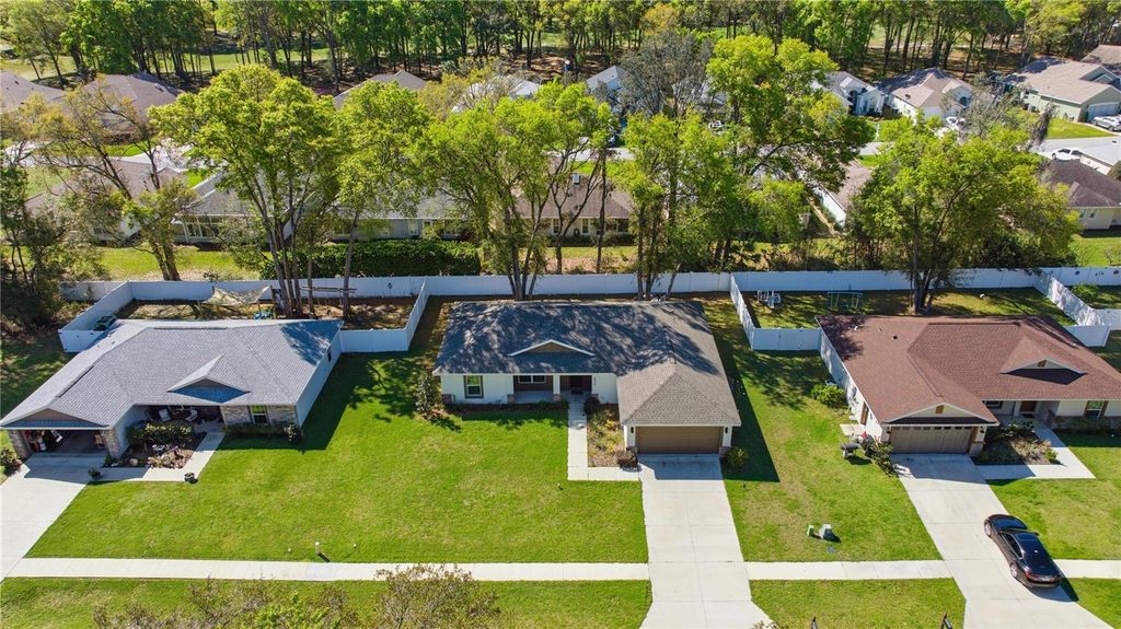 Image 4 of property listing at 6870 SW 109TH LANE, Ocala, FL 34476