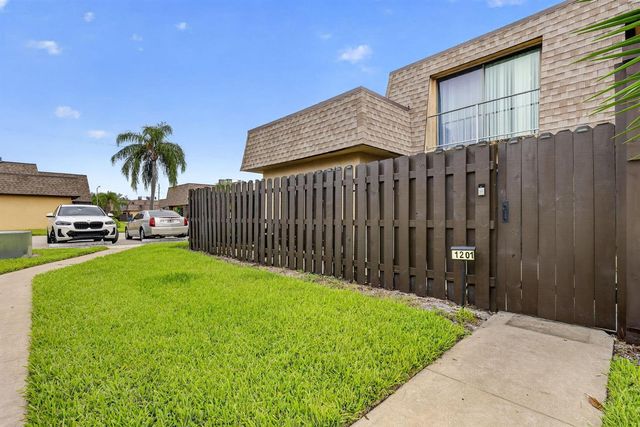 1201 WATERVIEW Circle 12a, Palm Springs, FL 33461