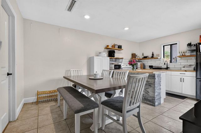 1201 WATERVIEW Circle 12a, Palm Springs, FL 33461